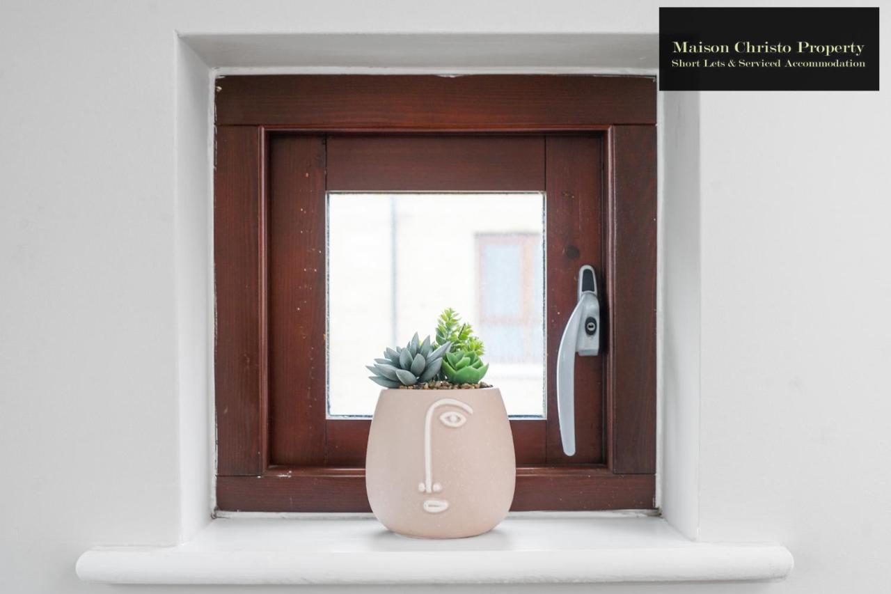 Apartament Eden 2bedroom Sleeps 6 In With Wifi & Leisure By Maison Christo Short Lets & Serviced