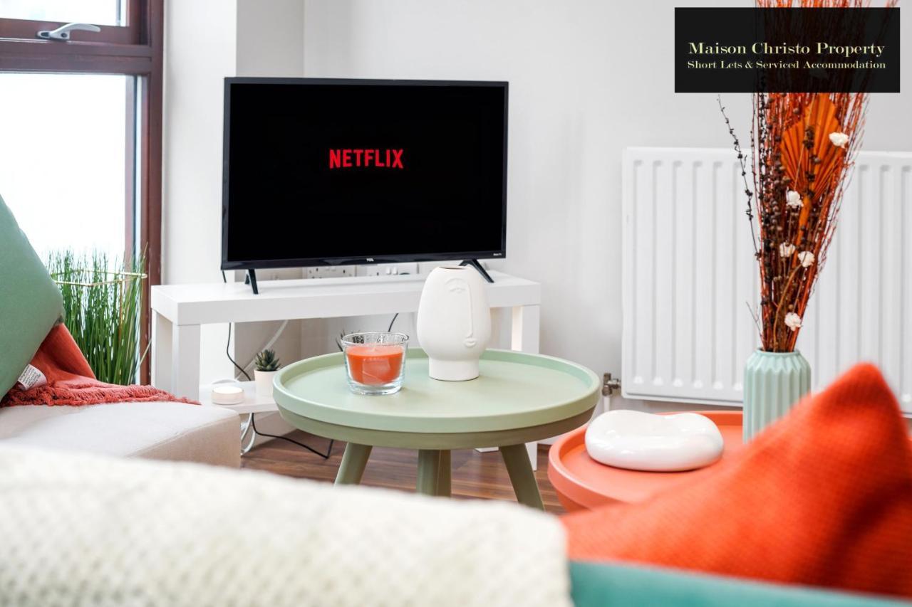 Eden 2bedroom Sleeps 6 In With Wifi & Leisure By Maison Christo Short Lets & Serviced * Londra