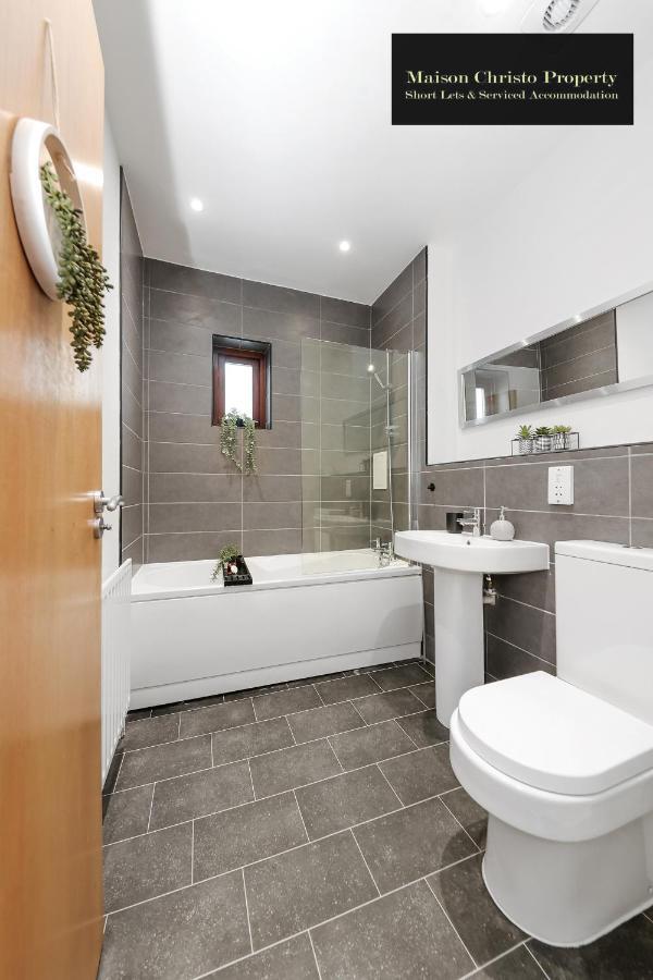 Eden 2bedroom Sleeps 6 In With Wifi & Leisure By Maison Christo Short Lets & Serviced Apartament