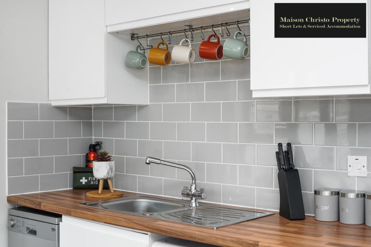 Eden 2bedroom Sleeps 6 In With Wifi & Leisure By Maison Christo Short Lets & Serviced Apartament